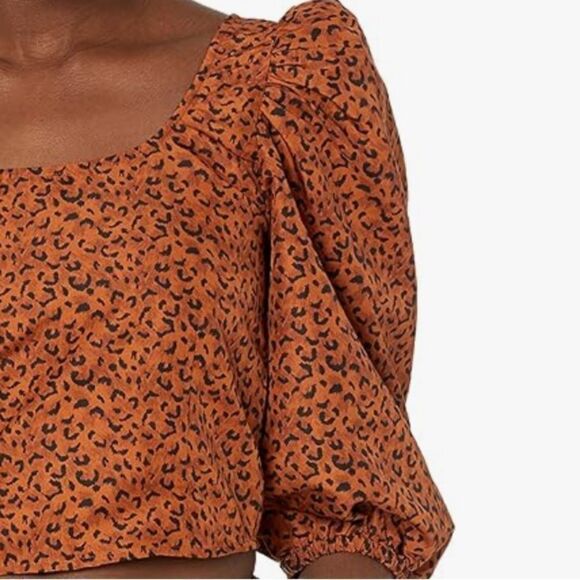 NWT Levi’s Leopard Print Puff Sleeve Top Medium - Picture 3 of 4